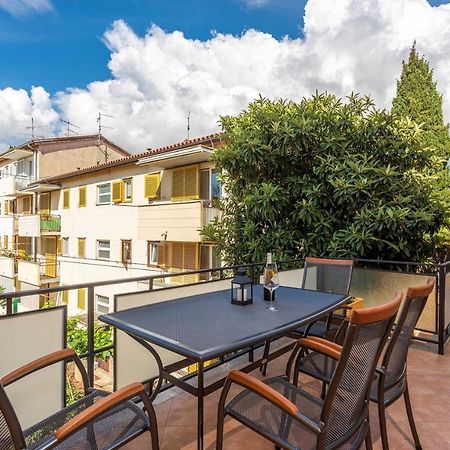 Apartment Lazzarich With Terrace โปเรช ภายนอก รูปภาพ