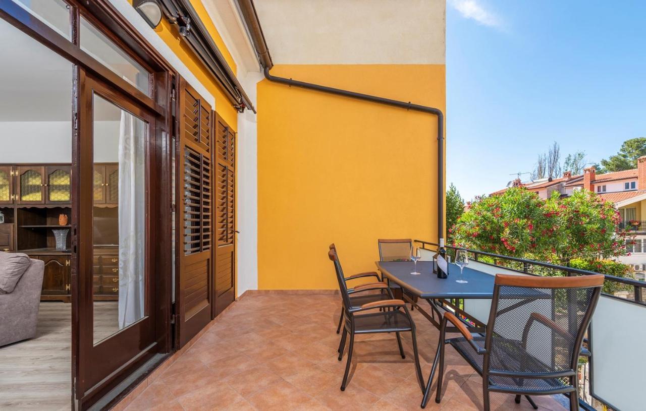 Apartment Lazzarich With Terrace โปเรช ภายนอก รูปภาพ