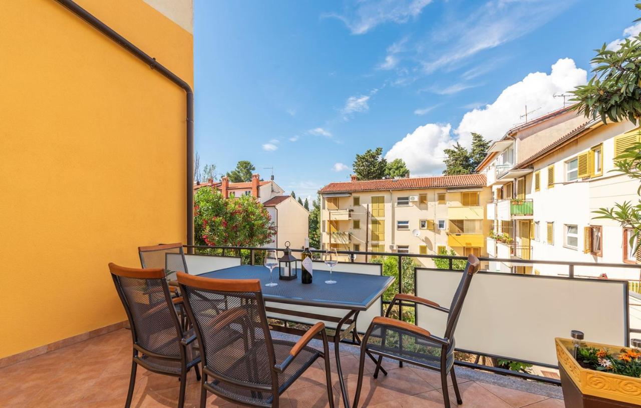 Apartment Lazzarich With Terrace โปเรช ภายนอก รูปภาพ